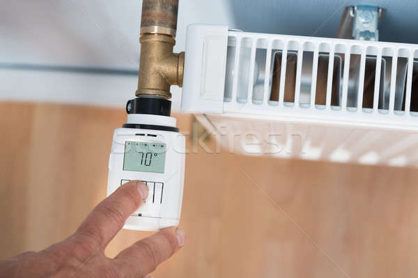 Persoană mână temperatura termostat vedere Imagine de stoc © AndreyPopov