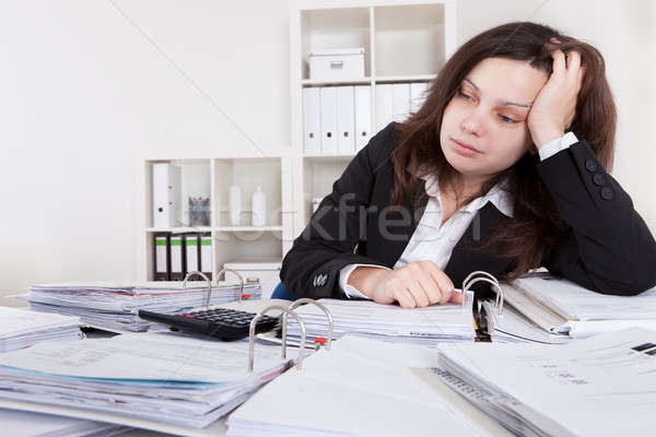 [[stock_photo]]: Femme · d'affaires · financière · documents · bureau · femme