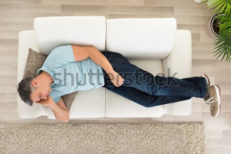 Kobieta cierpienie sofa widoku młoda kobieta Zdjęcia stock © AndreyPopov