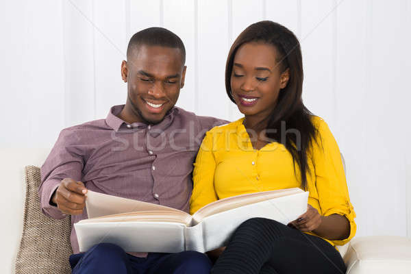 Paar naar vergadering sofa vrouw Stockfoto © AndreyPopov