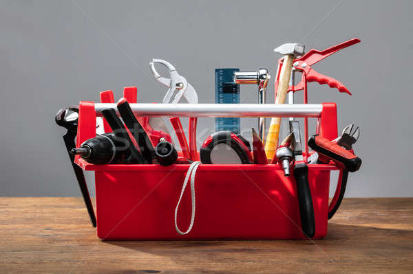 Set de instrumente diferit construcţie cutie birou serviciu Imagine de stoc © AndreyPopov