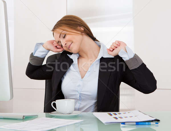 Mujer de negocios oficina hermosa jóvenes mujer Foto stock © AndreyPopov