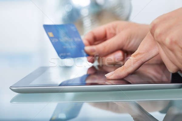 Femme carte de crédit Shopping ligne image magasin [[stock_photo]] © AndreyPopov