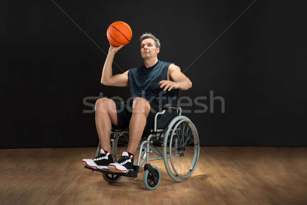 Mozgássérült kosárlabdázó dob labda tolószék szék Stock fotó © AndreyPopov