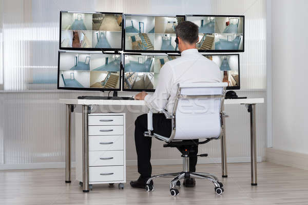 Stockfoto: Veiligheid · exploitant · naar · cctv · bureau