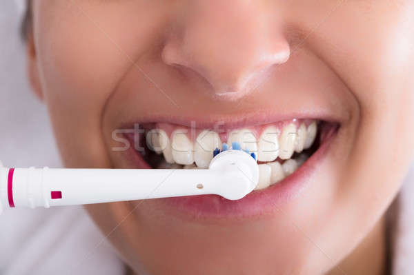Stockfoto: Vrouw · elektrische · tandenborstel · gelukkig