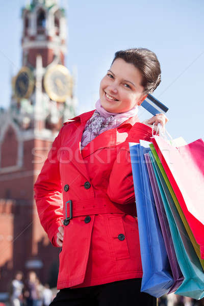 Fiatal nő tart bevásárlótáskák mutat hitelkártya nő Stock fotó © AndreyPopov
