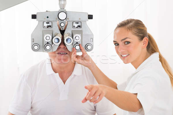 Optometrista vista pruebas paciente feliz femenino Foto stock © AndreyPopov