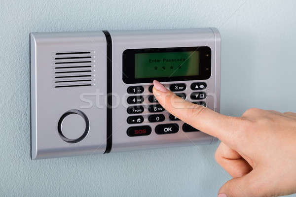 Pessoa mão casa segurança alarme Foto stock © AndreyPopov