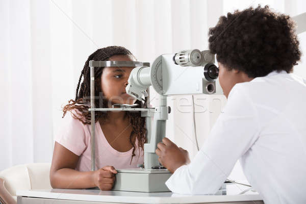 Foto stock: Femenino · optometrista · examinar · paciente · oftalmología · clínica