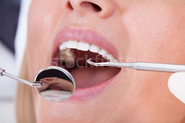 Femenino paciente dentista primer plano mano médico Foto stock © AndreyPopov