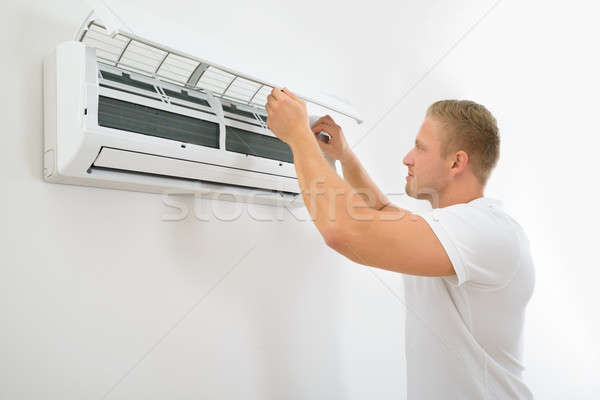 Mann Klimaanlage Porträt junger Mann Bau Wand Stock foto © AndreyPopov