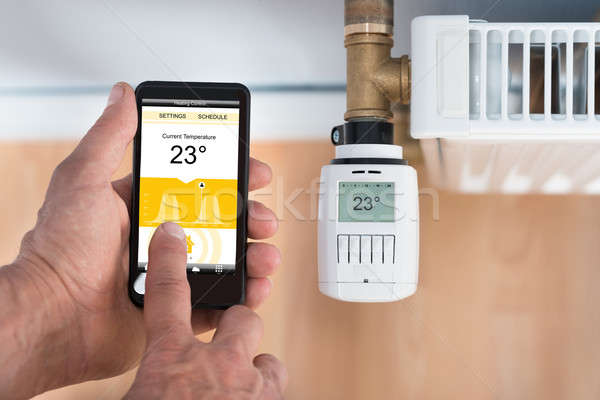 Person Hand Temperatur Thermostat Mobiltelefon Stock foto © AndreyPopov