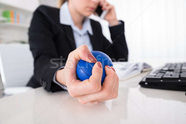 [[stock_photo]]: Femme · d'affaires · bureau · jeunes · parler · téléphone · portable