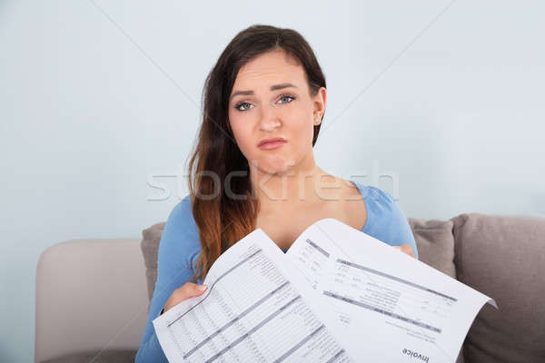 Confuso mulher documentos mãos triste Foto stock © AndreyPopov
