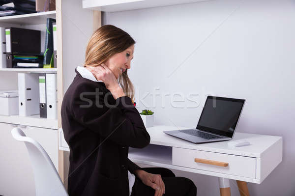 Zakenvrouw lijden nekpijn volwassen kantoor computer Stockfoto © AndreyPopov
