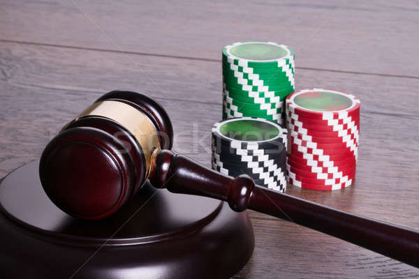 Kumar yasal casino fişi tokmak ahşap tablo Stok fotoğraf © AndreyPopov