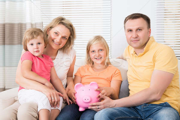 Familie besparing geld spaarpot home kinderen Stockfoto © AndreyPopov