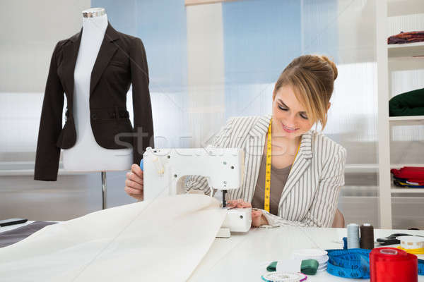 Mulher trabalhando máquina de costura sorridente moda estilista Foto stock © AndreyPopov