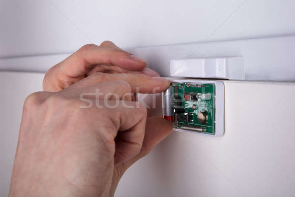 Stock foto: Techniker · Festsetzung · Sicherheit · Tür · Sensor