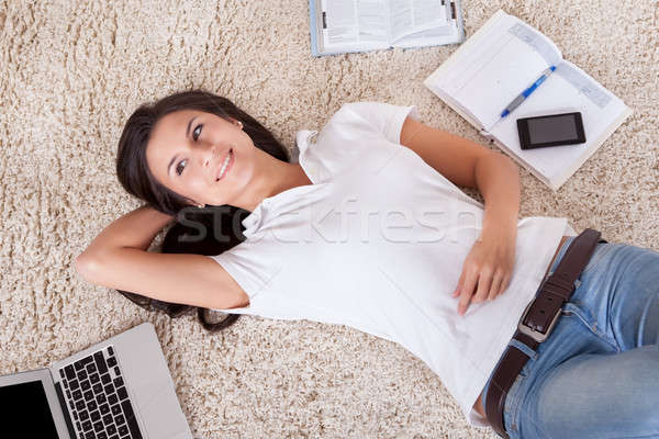 Fiatal nő álmodozás kilátás hát szőnyeg laptop Stock fotó © AndreyPopov