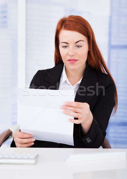 [[stock_photo]]: Femme · d'affaires · regarder · Bill · jeunes · travail