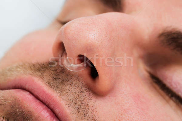 Homem cara nariz clipe dispositivo extremo Foto stock © AndreyPopov