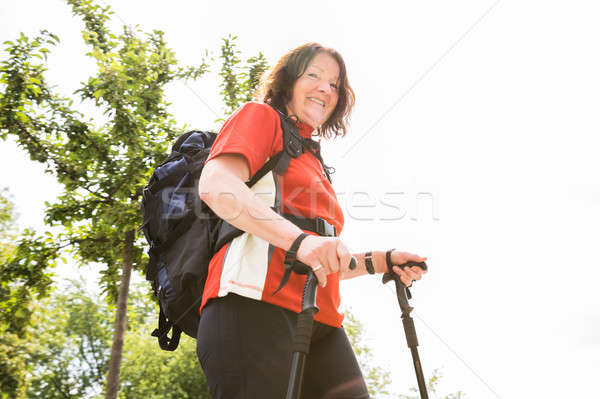 シニア 女性 ハイカー 肖像 幸せ ハイキング ストックフォト © AndreyPopov