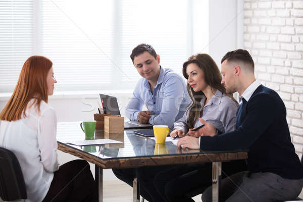 Foto stock: Pessoas · de · negócios · entrevista · de · emprego · feliz · mulher · escritório · negócio