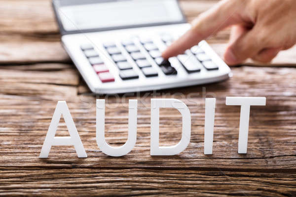 Alb audit text auditor birou Imagine de stoc © AndreyPopov