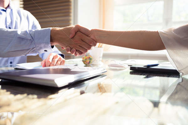 Stockfoto: Twee · handen · schudden · bureau · kantoor