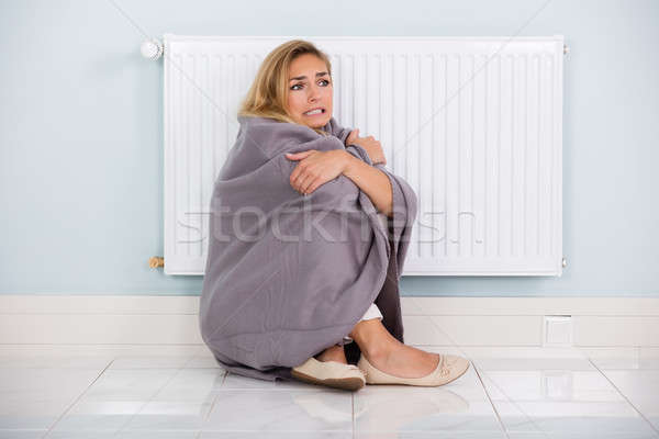 商業照片: 女子 · 坐在 · 恆溫器 · 年輕 · 冷