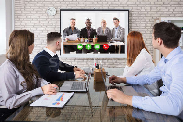 Collega video kantoor groep zakenlieden zakelijke bijeenkomst Stockfoto © AndreyPopov