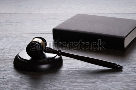 Stockfoto: Hamer · juridische · boek · tabel · hout · justitie