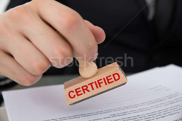 Mano documento certificado primer plano mesa Foto stock © AndreyPopov