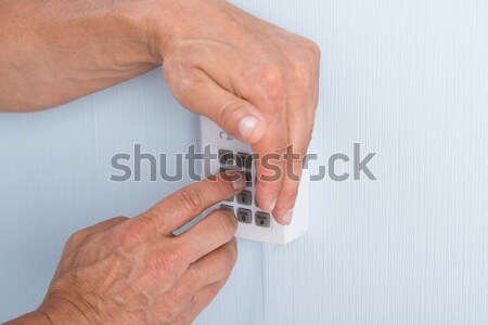 Strony pin bezpieczeństwa człowiek ściany Zdjęcia stock © AndreyPopov