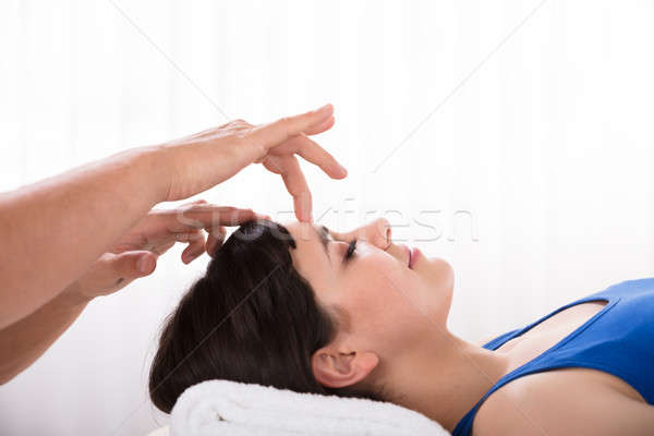 Donna reiki trattamento primo piano Foto d'archivio © AndreyPopov