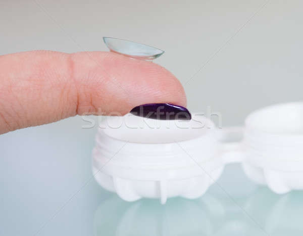 Weiblichen Finger Kontaktlinsen bereit Frau Stock foto © AndreyPopov