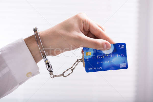 Detenido persona mano tarjeta de crédito primer plano personas Foto stock © AndreyPopov