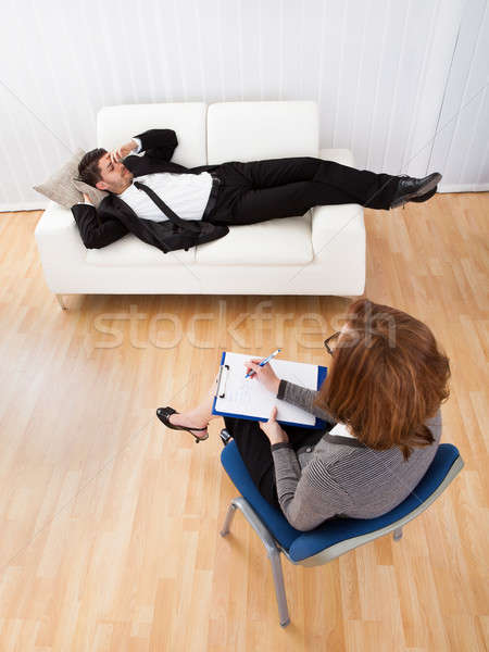 Człowiek biznesu mówić psychiatra coś kanapie Zdjęcia stock © AndreyPopov