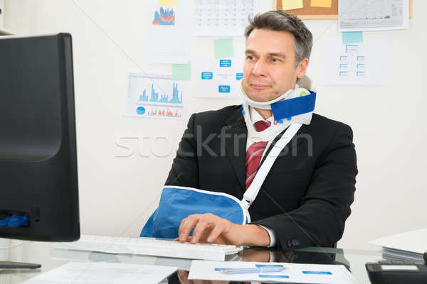 Mozgássérült üzletember számítógéphasználat portré érett iroda Stock fotó © AndreyPopov