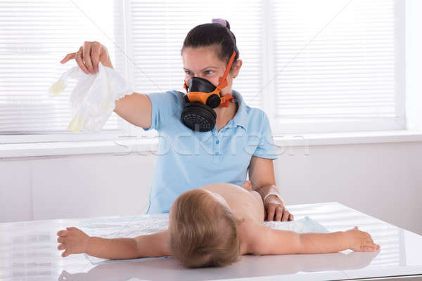 女性 おむつ 赤ちゃん 防毒マスク ホーム 少女 ストックフォト © AndreyPopov