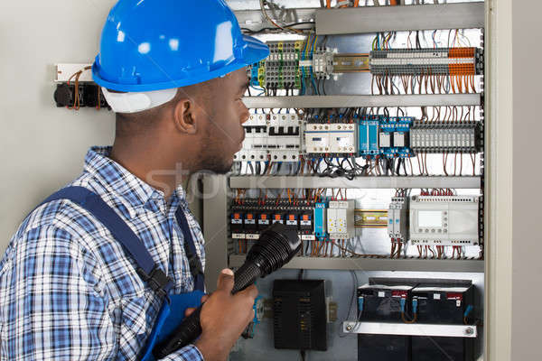 技術員 手電筒 年輕 非洲的 男 工作 商業照片 © AndreyPopov