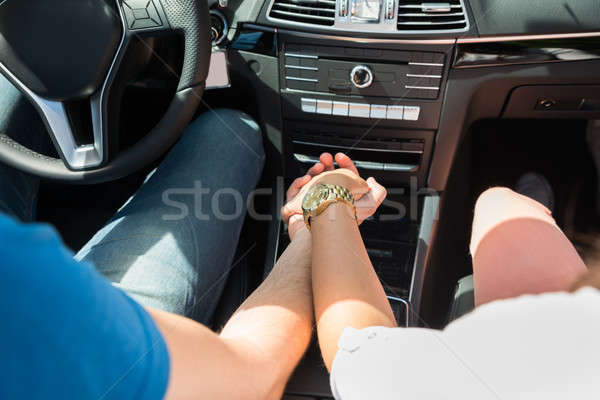 Paar holding handen auto hand vrienden Stockfoto © AndreyPopov