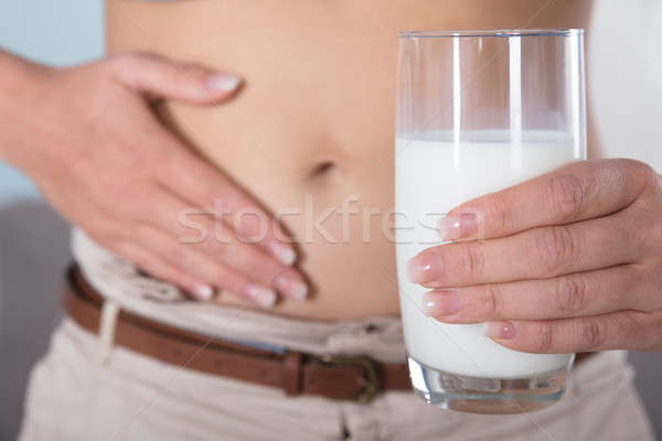 Persoană sticlă lapte mână Imagine de stoc © AndreyPopov