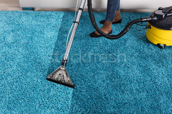 人 吸塵器 清洗 地毯 藍色 家 商業照片 © AndreyPopov