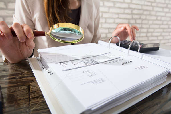 Mujer de negocios examinar primer plano lupa negocios Foto stock © AndreyPopov