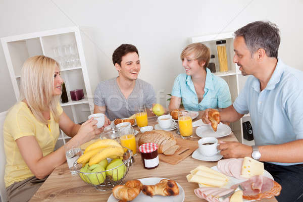 Foto stock: Família · feliz · café · da · manhã · dois · adolescente · crianças