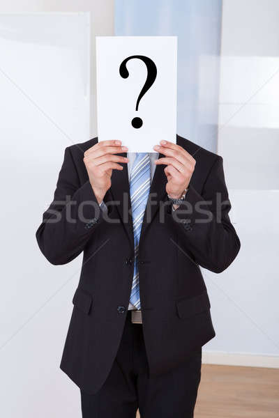 Foto stock: Empresario · papel · signo · de · interrogación · jóvenes · cara