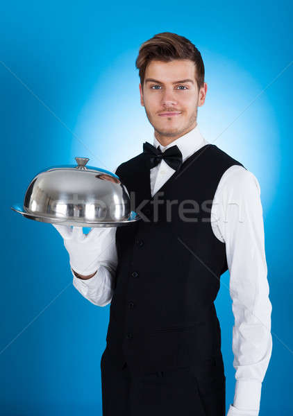 [[stock_photo]]: Butler · plateau · portrait · bleu · hommes